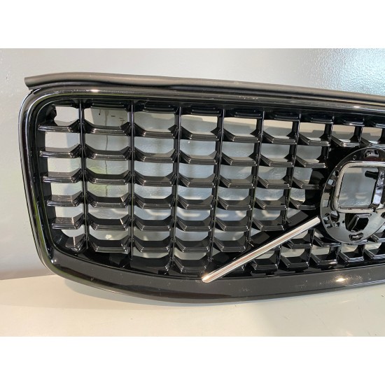 Grila bara fata VOLVO XC60 FACELIFT R-DESIGN 2022+ 32133812 32409198 Grila bara fata VOLVO XC60 FACELIFT R-DESIGN 2022+ 32133812 32409198