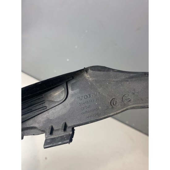 Ornament parbriz dreapta VOLVO S60 V60 2011-2018 31416141