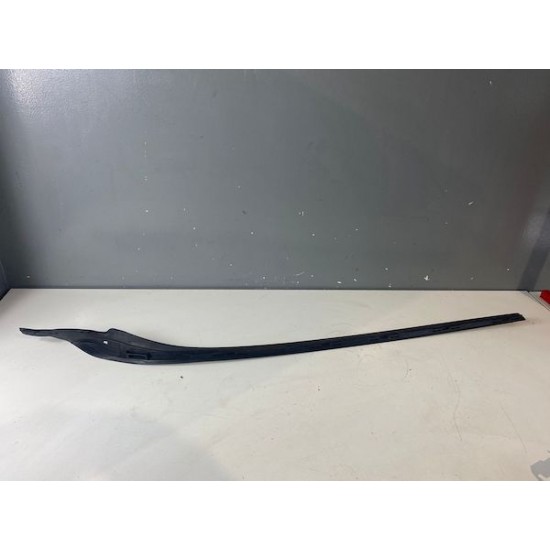 Ornament parbriz dreapta VOLVO S60 V60 2011-2018 31416141