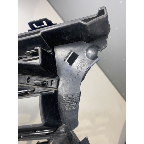 Ornament cromat grila bara fata Volvo S60 V60 Facelift 2014-2018 31333834 