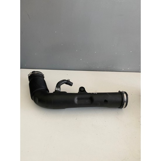 Furtun admisie VOLVO V40 V40CC 2012-2019 31338661 Furtun admisie VOLVO V40 V40CC 2012-2019 31338661