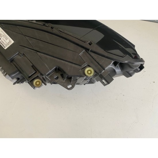 Far dreapta VOLVO C40 EX40 XC40 FACELIFT 2022+ 32404666 32293764 Far dreapta VOLVO C40 EX40 XC40 FACELIFT 2022+ 32404666 32293764