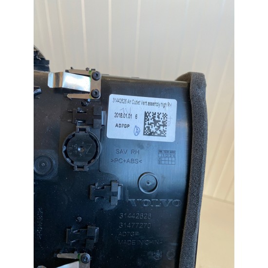 Grila bord VOLVO XC40 2018+ 31442626 31477270