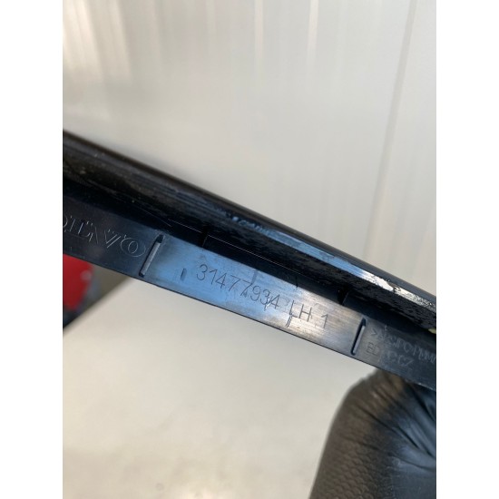 Rail trim part external left glass chanel VOLVO XC40 2018 31477934