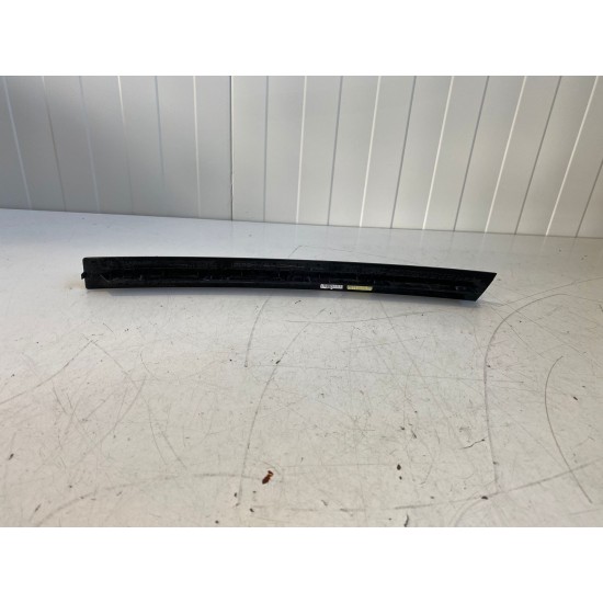 Rail trim part external left glass chanel VOLVO XC40 2018 31477934 Rail trim part external left glass chanel VOLVO XC40 2018 31477934