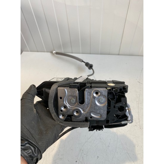 Broasca incuietoare usa stanga spate Volvo S90 V90 XC40 XC60 V60 V60 CC 2018+ 31440999