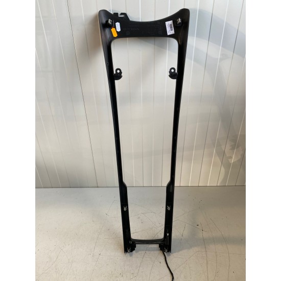 Panel transmission tunnel console VOLVO XC40 2018 31469016 31469646 32226898 Panel transmission tunnel console VOLVO XC40 2018 31469016 31469646 32226898