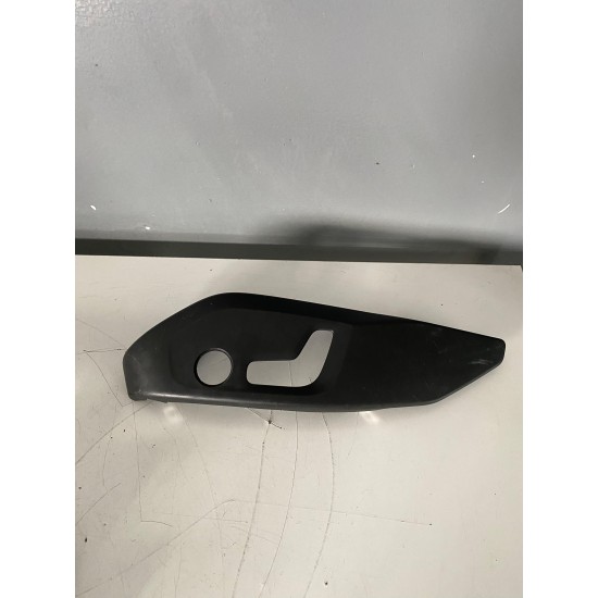 Ornament scaun dreapta fata VOLVO S90 V90 XC90 XC60 S60 V60 39831636