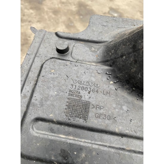 Scut termic stanga VOLVO XC70 XC60 31200364