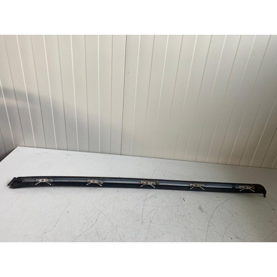 Ornament parbriz stanga Volvo XC60 2009-2017 30784797 39803231