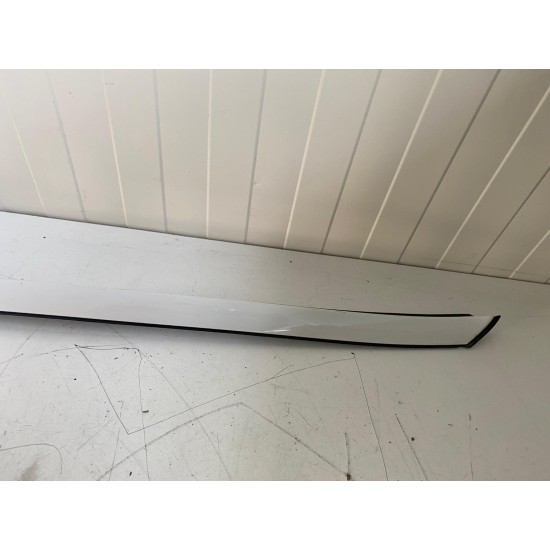 Ornament parbriz dreapta Volvo XC60 2009-2017 30784798 39803246