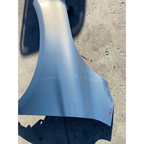 Aripa fata stanga Volvo XC60 2008-2017 30762401 31217975