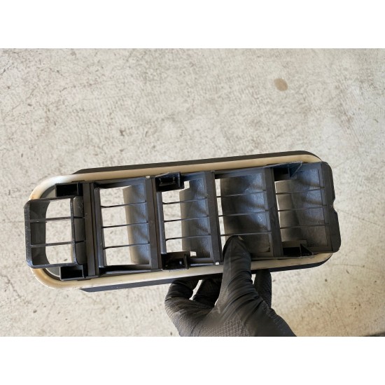 Grila ventilatie VOLVO XC40 XC60 31449325  Grila ventilatie VOLVO XC40 XC60 31449325