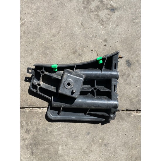 Front Fender Bracket Volvo S60 V60 2010-2013 30796625 30795048 Front Fender Bracket Volvo S60 V60 2010-2013 30796625 30795048