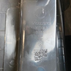 Panel lower left B-pillar VOLVO XC60 39818025 6841930