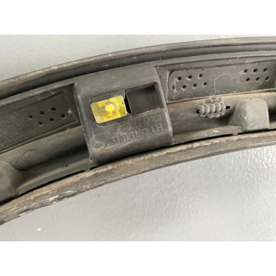 Ornament aripa overfender stanga fata Volvo XC90 2016+ 31378162