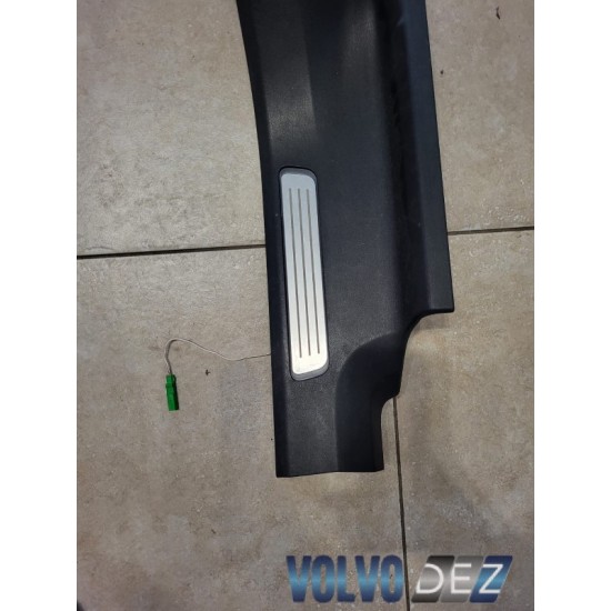 RIGHT REAR DOOR STEP SILL TRIM BLACK VOLVO XC90 31363748