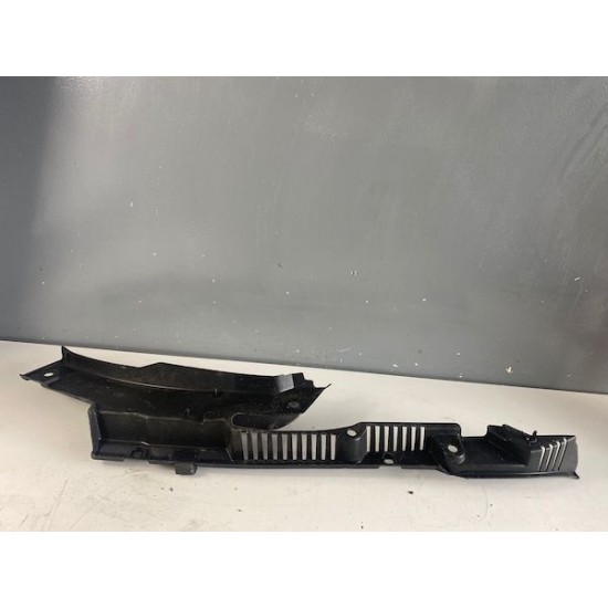Ornament suport aripa dreapta Volvo XC60 2018+ 32216110