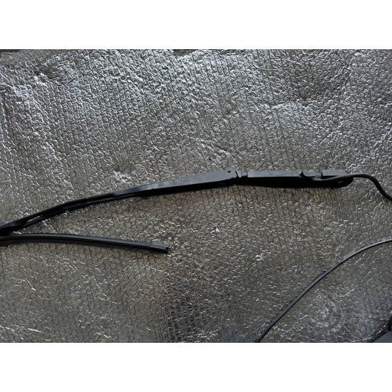 Left windscreen wiper Volvo XC60 31416839