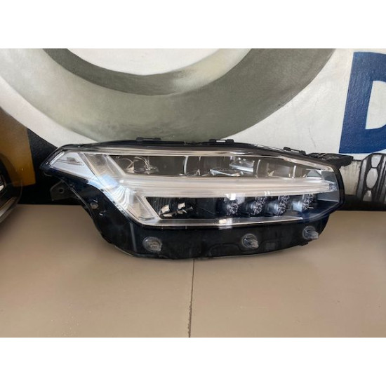 Far dreapta MID LED RHD VOLVO XC90 2019+ 32228305