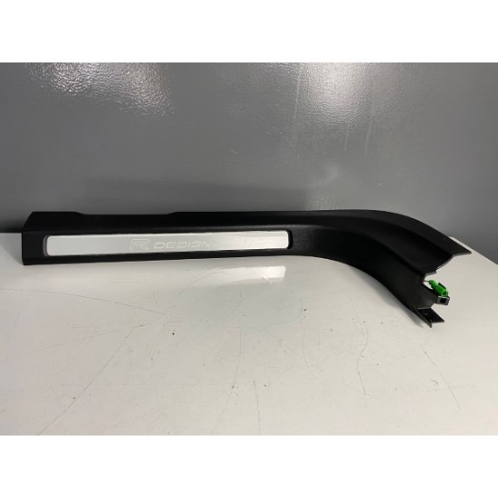 FRONT RIGHT SILL PLATE TRIM COVER ILUMINATED R-DESIGN VOLVO S90 V90 31377617 39838887 FRONT RIGHT SILL PLATE TRIM COVER ILUMINATED R-DESIGN VOLVO S90 V90 31377617 39838887