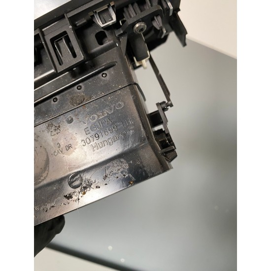 Grila aerisire bord centrala Volvo V60 HYBRID S60 2014+ 30791699 Grila aerisire bord centrala Volvo V60 HYBRID S60 2014+ 30791699