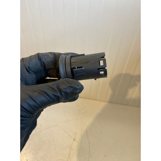 USB connection switch VOLVO XC40 V90CC V60 V60CC S60 C40 XC90 XC60 32371568 USB connection switch VOLVO XC40 V90CC V60 V60CC S60 C40 XC90 XC60 32371568