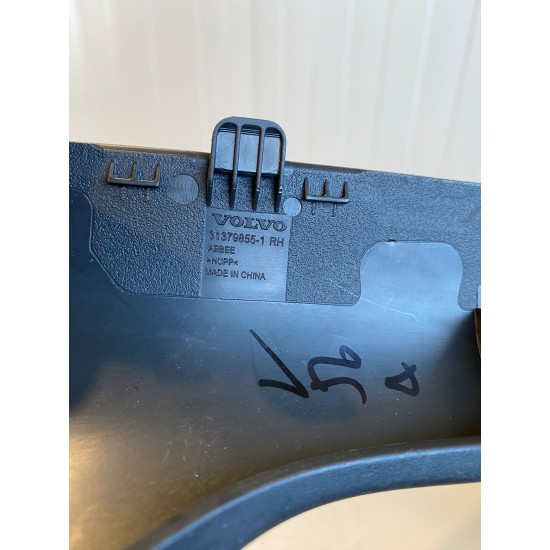 Capac ornament centura dreapta fata VOLVO XC60 2018+ 31379855