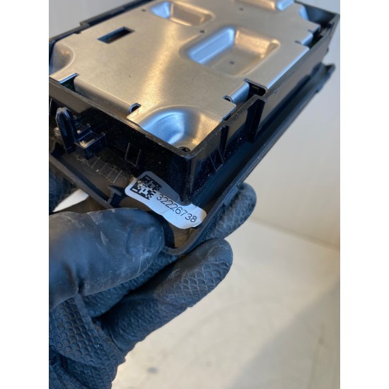 Kit incarcare wireless original VOLVO XC90 XC60 S60 V60 S90 V90 32275469 Kit incarcare wireless original VOLVO XC90 XC60 S60 V60 S90 V90 32275469