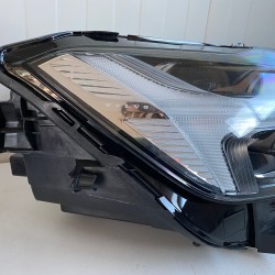 Far dreapta MID LED LHD VOLVO XC60 FACELIFT 2022+ 32337377