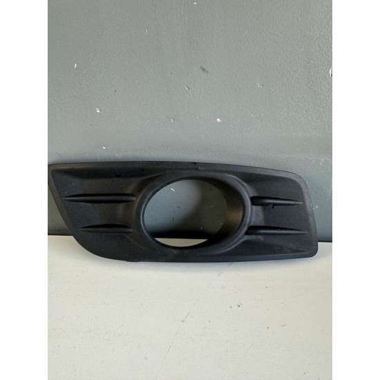 Front right bumper grille Volvo V50 2011 30779101 Front right bumper grille Volvo V50 2011 30779101
