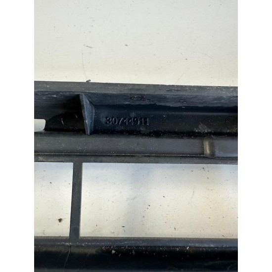 Grila bara fata inferioara Volvo S40 V50 2007+ Facelift 30744911 Grila bara fata inferioara Volvo S40 V50 2007+ Facelift 30744911