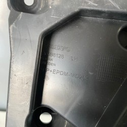 Front left mounting bracketVOLVO XC90 2003-2007 30698128