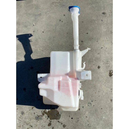 Winsdscreen washer reservoir Volvo V40 V40CC 31276094 31276095 31391616 31276097 31276096 Winsdscreen washer reservoir Volvo V40 V40CC 31276094 31276095 31391616 31276097 31276096