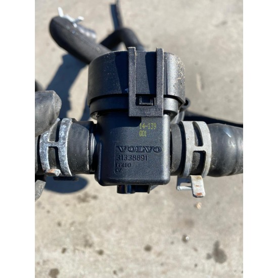 COOLING WATER VACUUM VALVE VOLVO S60 V60 V40 31338891 31657172 31368261 31474984 COOLING WATER VACUUM VALVE VOLVO S60 V60 V40 31338891 31657172 31368261 31474984