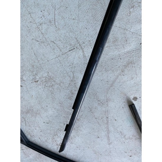 Cheder geam dreapta fata piano black VOLVO XC60 2018 31856284 31856572