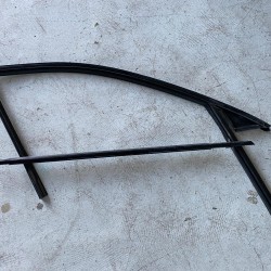 Cheder geam dreapta fata piano black VOLVO XC60 2018 31856284 31856572