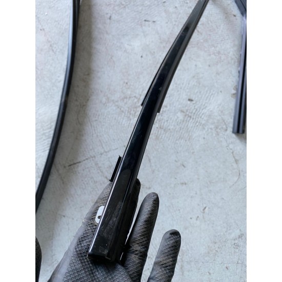 Rear left rubber seal trim moulding piano black VOLVO XC60 2018 31856281 31856284 