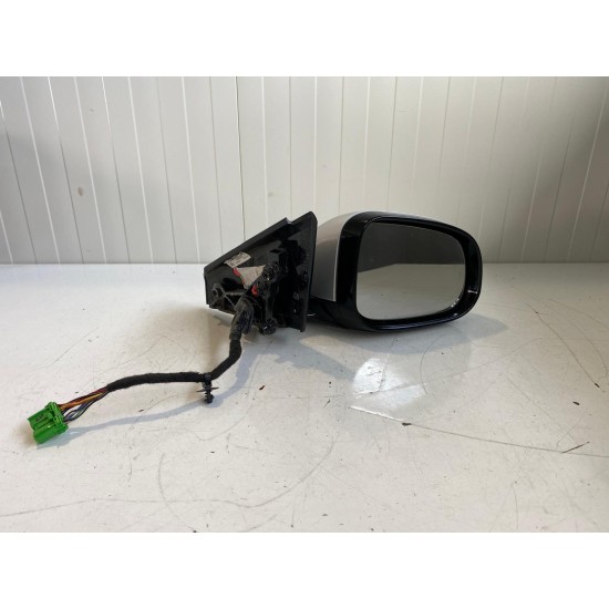 Oglinda dreapta rabatabila cu bec 12 fire VOLVO V40 R-DESIGN 31278142 31299643 Oglinda dreapta rabatabila cu bec 12 fire VOLVO V40 R-DESIGN 31278142 31299643
