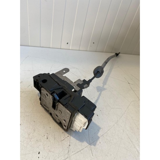 Broasca incuietoare usa dreapta spate VOLVO V40 2013-2015 31440396