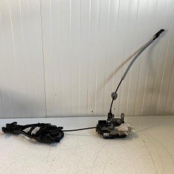 Broasca incuietoare usa dreapta fata VOLVO V40 31391823 31440390 Broasca incuietoare usa dreapta fata VOLVO V40 31391823 31440390