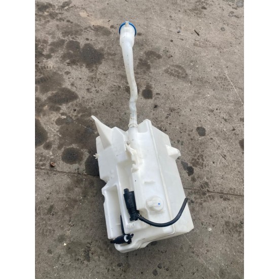 Windscreen washer tank Volvo XC60 2010-2017 30753424 30753425 Windscreen washer tank Volvo XC60 2010-2017 30753424 30753425