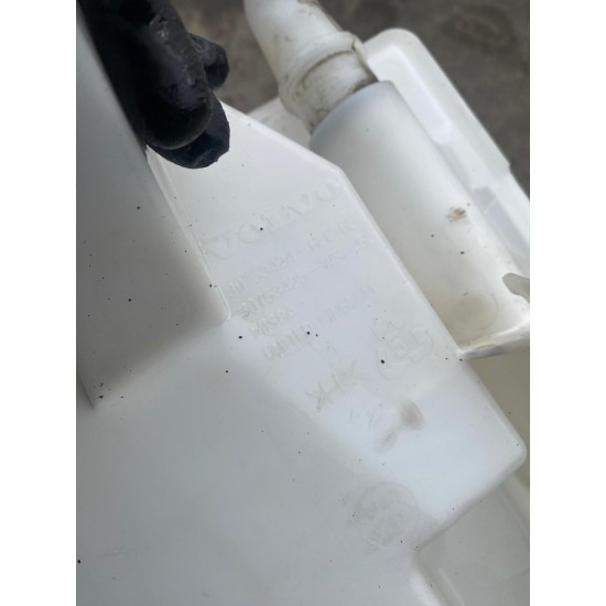 Windscreen washer tank Volvo XC60 2010-2017 30753424 30753425 Windscreen washer tank Volvo XC60 2010-2017 30753424 30753425