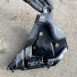 Front left fender bracket Volvo XC60 2010-2017 30764618 30763435