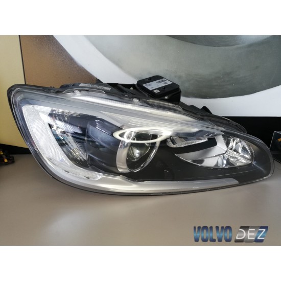 Right headlight with xenon Volvo S60, V60 2014-2017 31420262