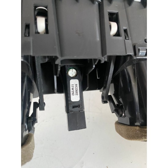 Grila aer bord centrala VOLVO XC90 3409400 9183682 39898051 Grila aer bord centrala VOLVO XC90 3409400 9183682 39898051