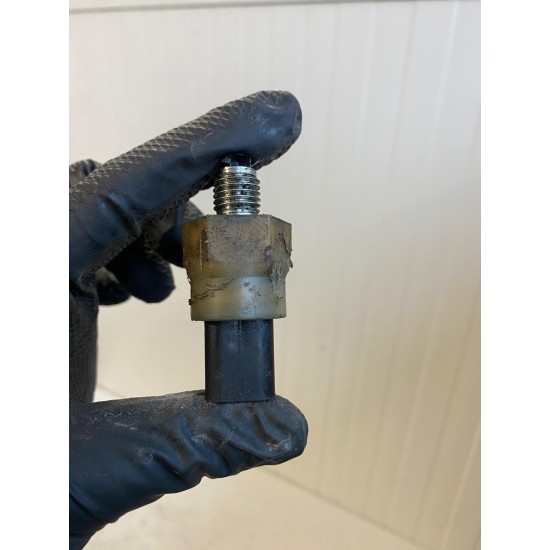 Senzor presiune nivel ulei VOLVO V40 XC60 V70 XC70 9487295 32242806