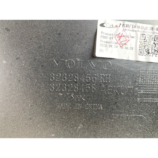 Fata de usa dreapta fata VOLVO XC60 2018+ 32328456 32328458