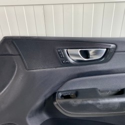 Fata de usa dreapta fata VOLVO XC60 2018+ 32328456 32328458 Fata de usa dreapta fata VOLVO XC60 2018+ 32328456 32328458