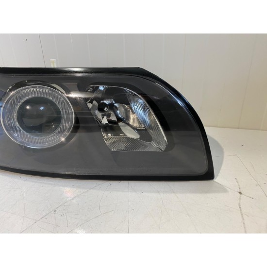 Far dreapta NOU VOLVO S40 2004-2007  Far dreapta NOU VOLVO S40 2004-2007